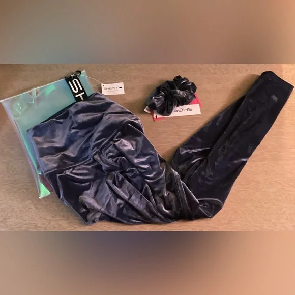 Shefit Limited Edition Velvet Leggings Size Small NWT - Picture 4 of 12